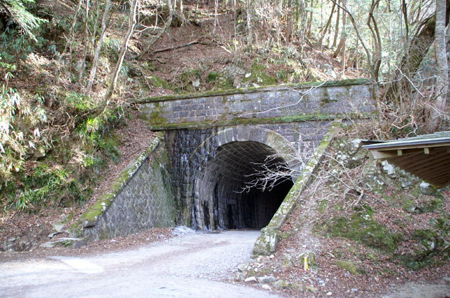 http://www.mccoy.jp/mt/blog/diary/up/amagi_tunnel.jpg